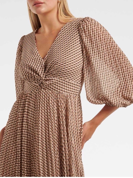 Ever New Dresses & Skirts - Ever New Viviana twist front pleated midi dress